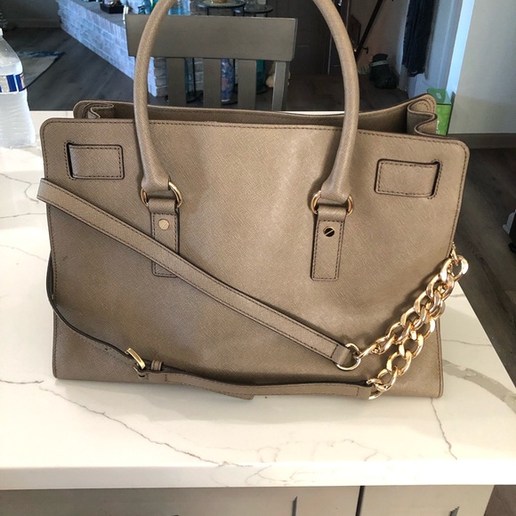 Michael Kors Saffiano purse with Dust Bag - Picture 2 of 7